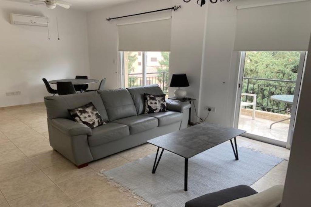 Kato Paphos Apartment In Universal Area ภายนอก รูปภาพ