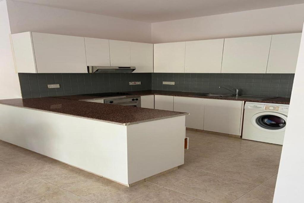 Kato Paphos Apartment In Universal Area ภายนอก รูปภาพ